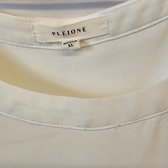 Pleione blouse, white, size XL, sleeveless, made in Indonesia - Picture 3 of 5